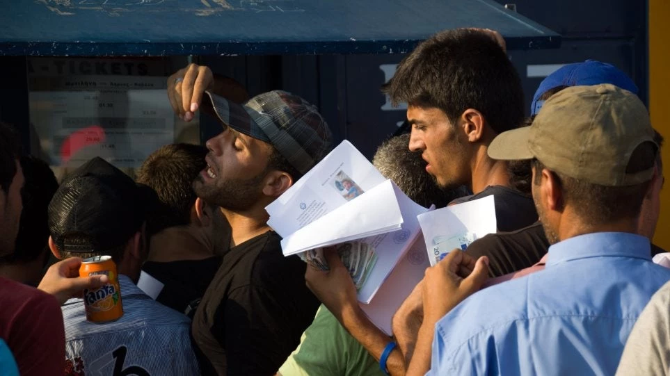 Αποσυμφορείται η Μόρια – Άλλα 400 άτομα αναχωρούν για τον Πειραιά